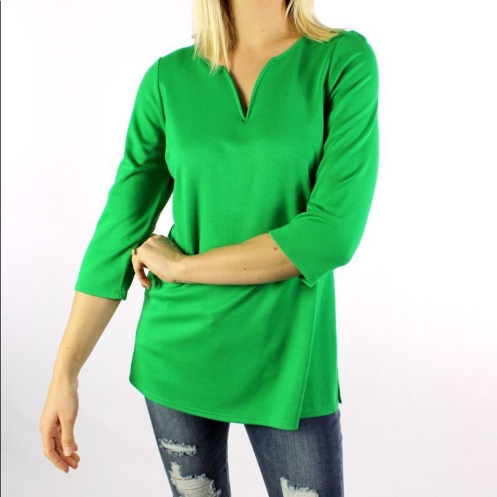 🎉HP🎉 3/4 Sleeve Round Neck top with Slit Detail